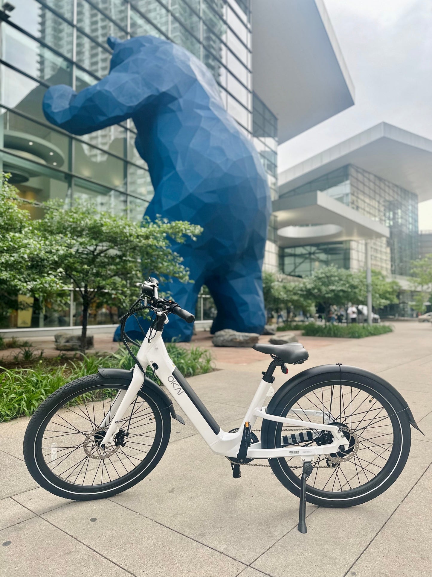 NEW Electric Bike w/ 40 Miles Max Operating Range and 25 mph Max Speed - White