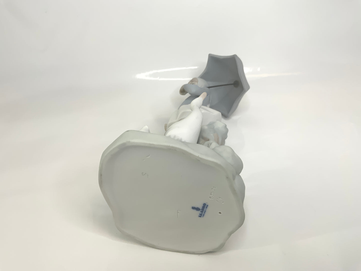 USED Collectible Lladro Girl with umbrella 4510