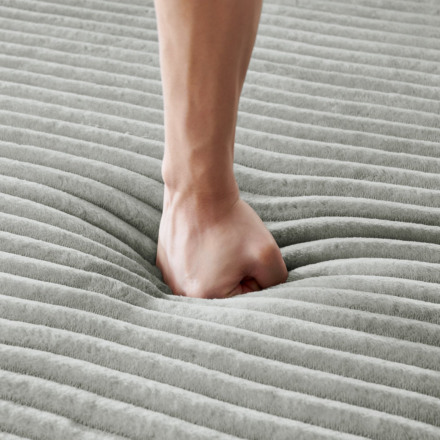 NEW Modern Velvet Single Lazy Sofa Lounge Chair with High-Density Foam in Gray