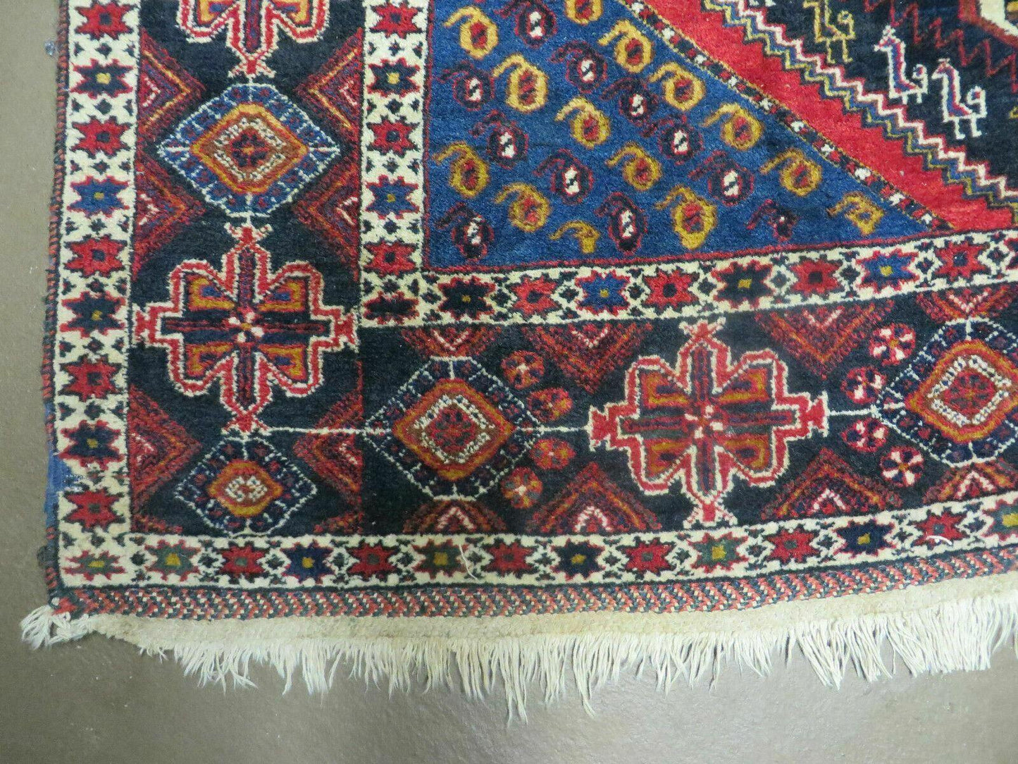 USED 4' X 5.5' Vintage Handmade Turkish Tribal Wool Rug Medallion Nice