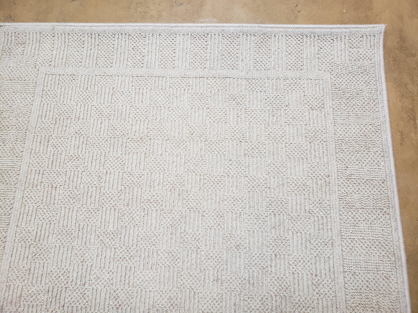USED 3x5 Karastan Rug Chaumiere Collection, Kara-Loc, Design #291/9866, Creme Color, Textured Squares II Patern, 3'6" x 5' 3" Carpet