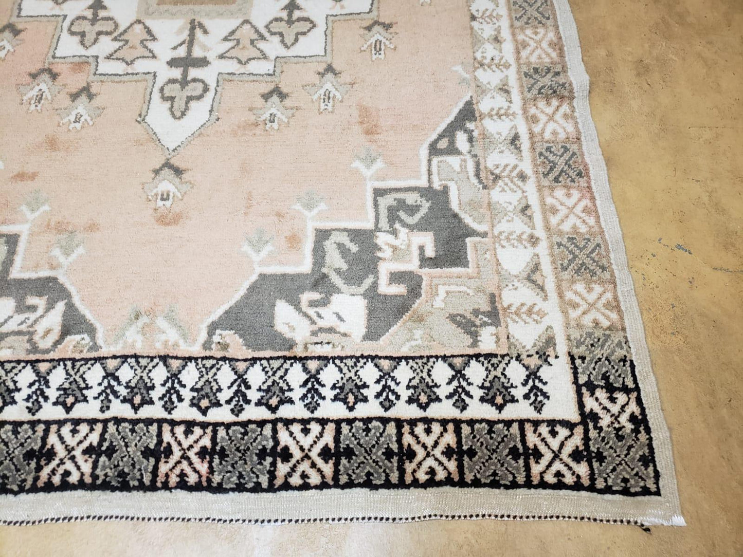 USED Antique Moroccan Rug 5x7 Tribal Carpet, Hand-Knotted Soft Wool Pile, 5 x 7 Area Rug, Berber Rug, Geometric Open Field Medallion, Pink Ivory