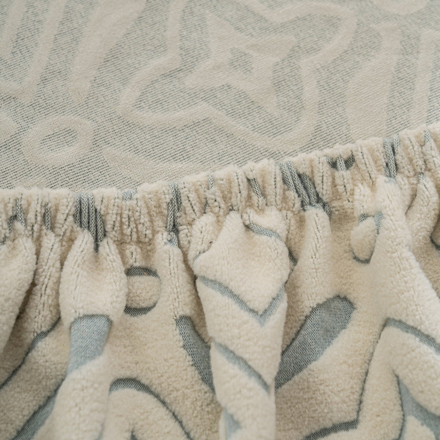 NEW 3D Jacquard Geometric Sofa Cover, High Stretch Soft Polar Fleece Slipcover for Couch