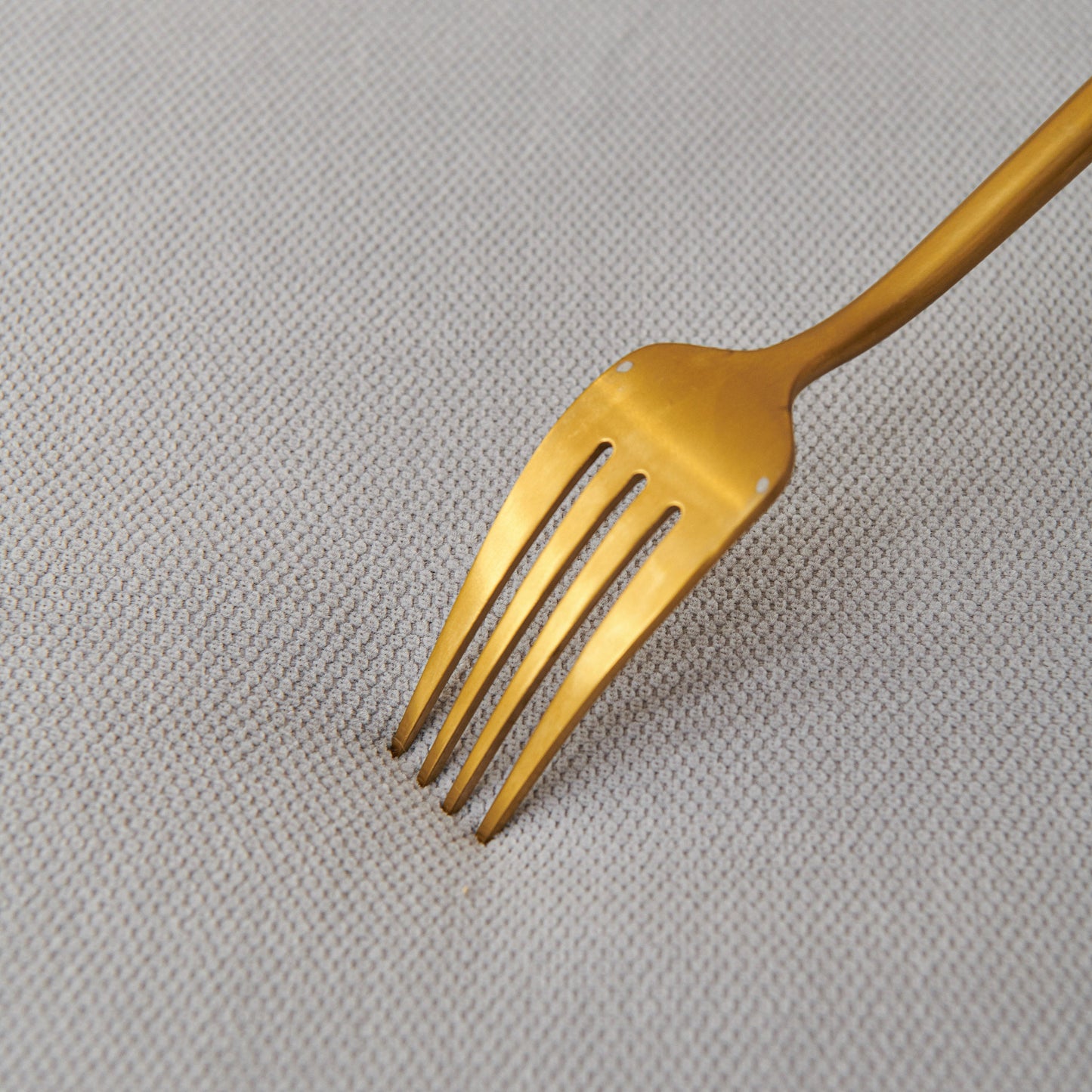 NEW Waterproof Scratch Proof Sofa Protector Throw Blanket, Couch Cover for Pets & Kids