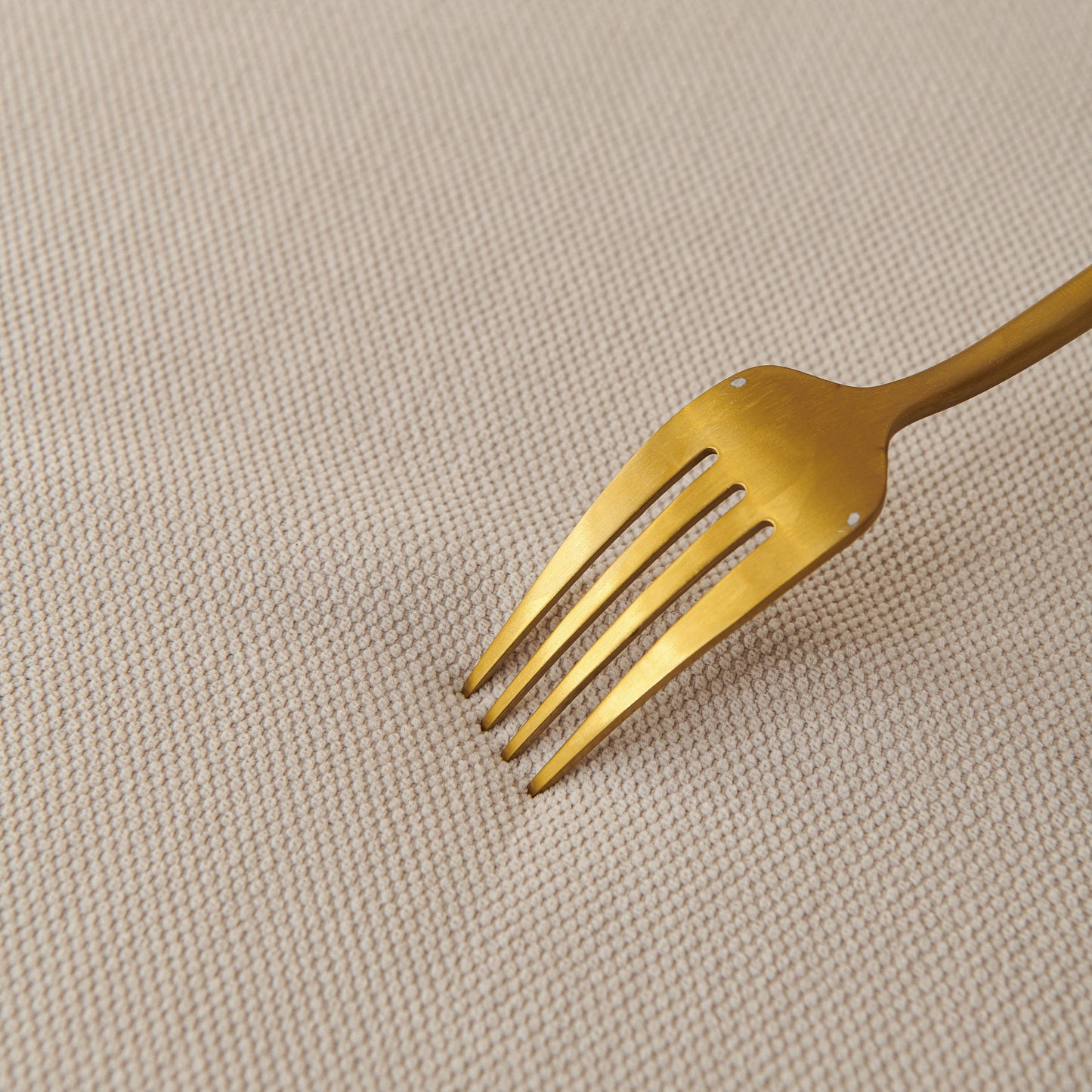 NEW Waterproof Scratch Proof Sofa Protector Throw Blanket, Couch Cover for Pets & Kids