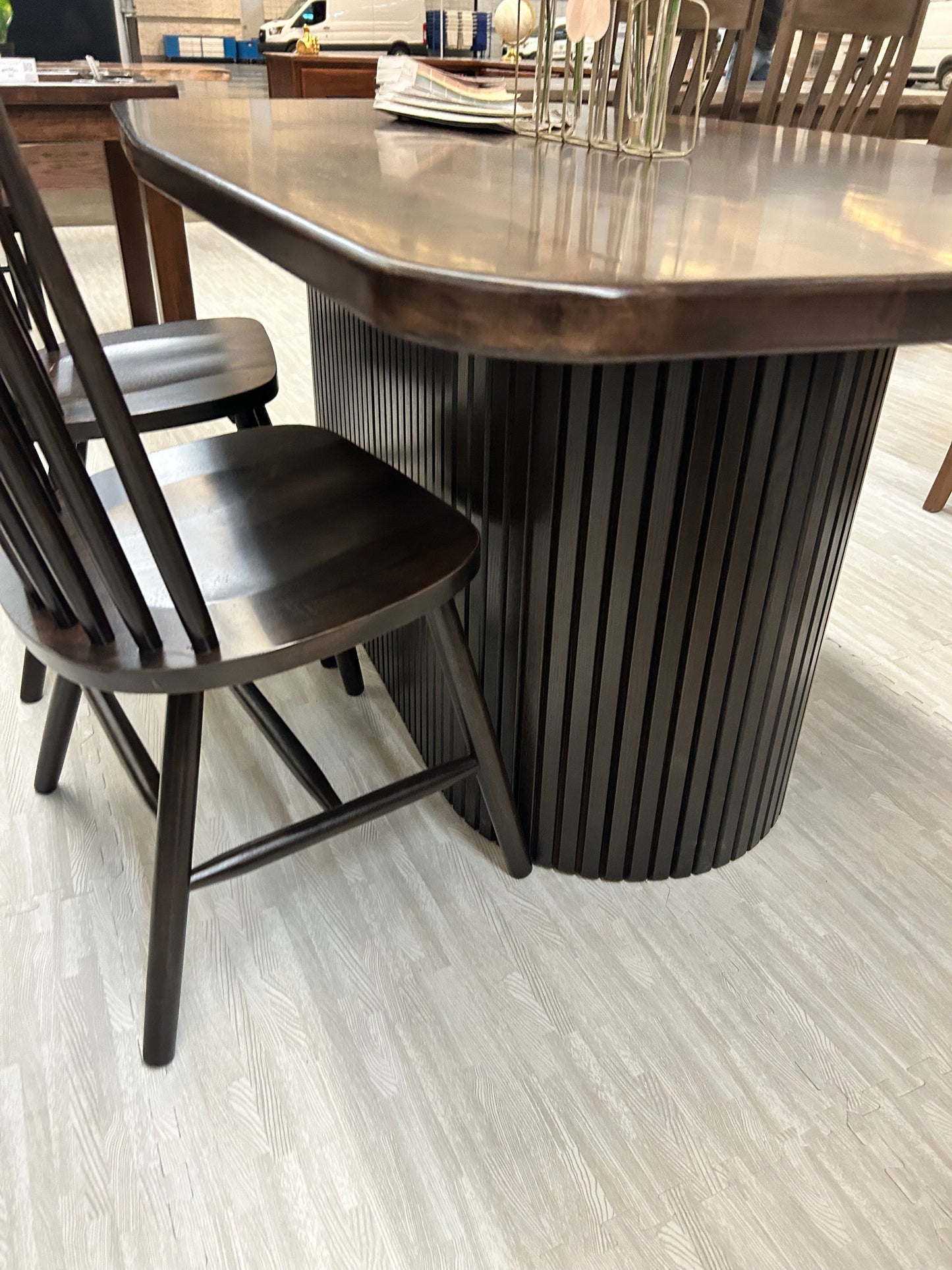 NEW Ashley Fluted Pedestal Table