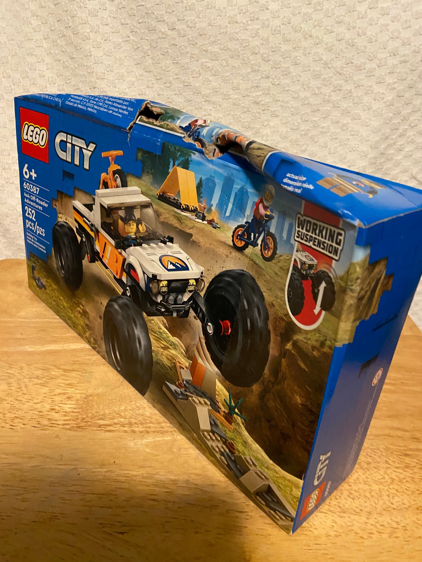 NEW Lego City 4x4 Off-Roader Adventures 6037 Toy Set