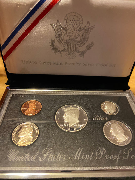 1992-s U.S. Mint Premier Silver Proof Set with Special Presentation Display Box