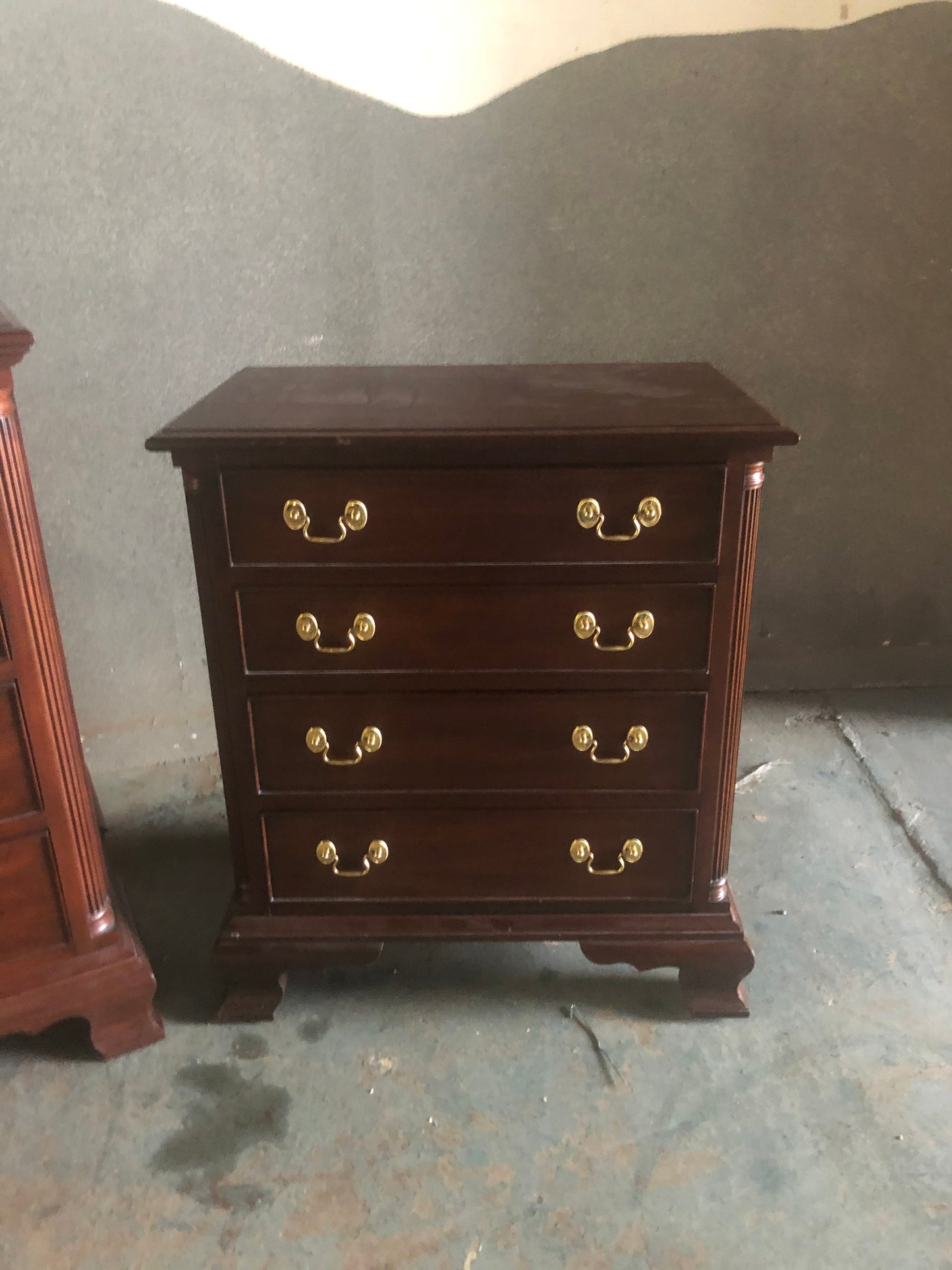 Quality Henkel Harris Virginia Galleries 4 Drawer Mahogany Nightstand