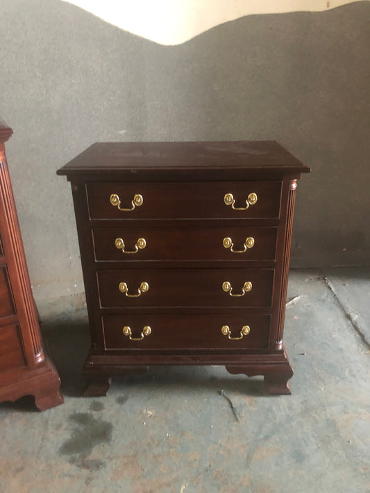 Quality Henkel Harris Virginia Galleries 4 Drawer Mahogany Nightstand