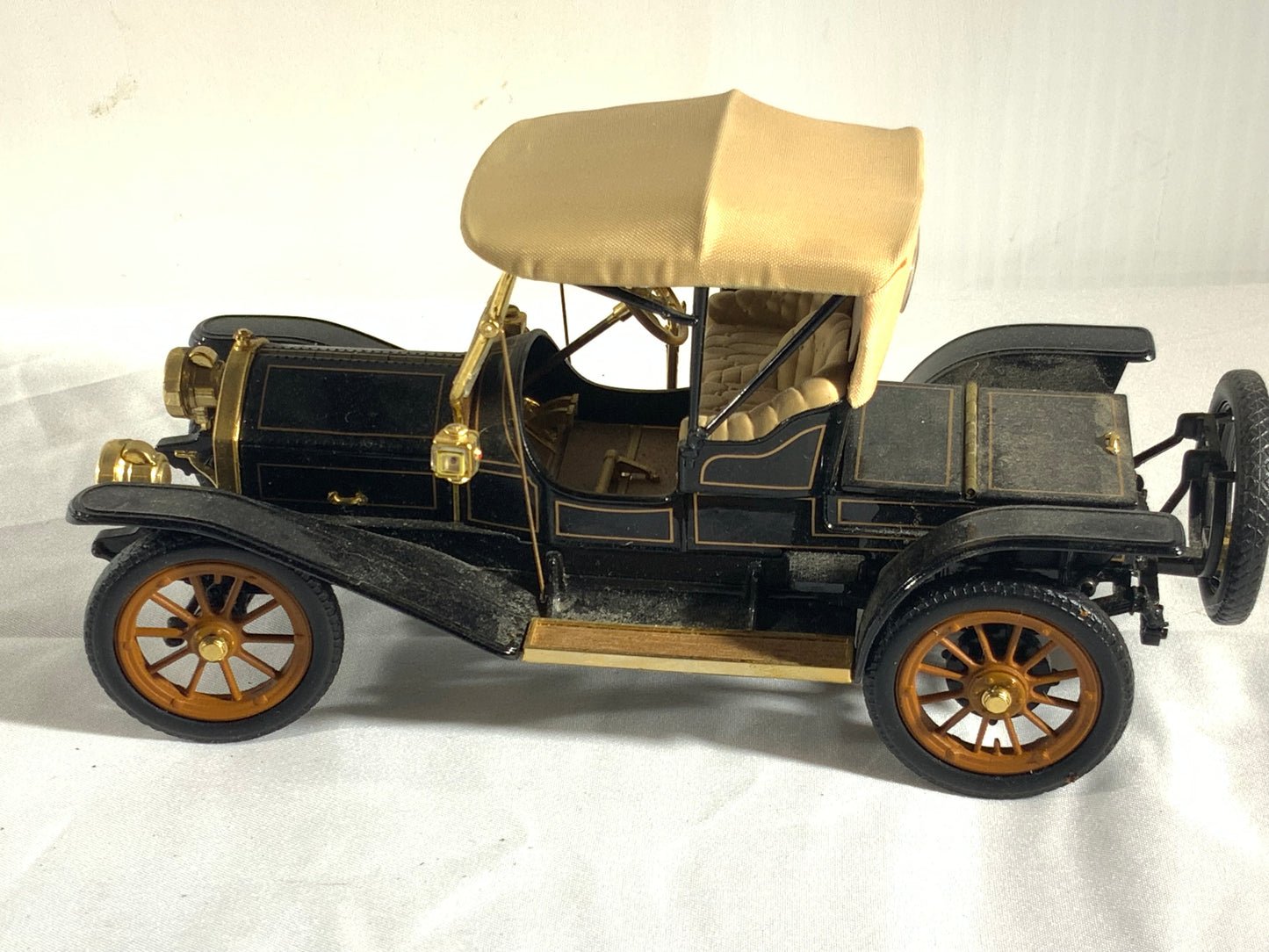 USED Franklin Mint 1/24 Scale B11RU75 - 1910 Cadillac Model Thirty Roadster - Black