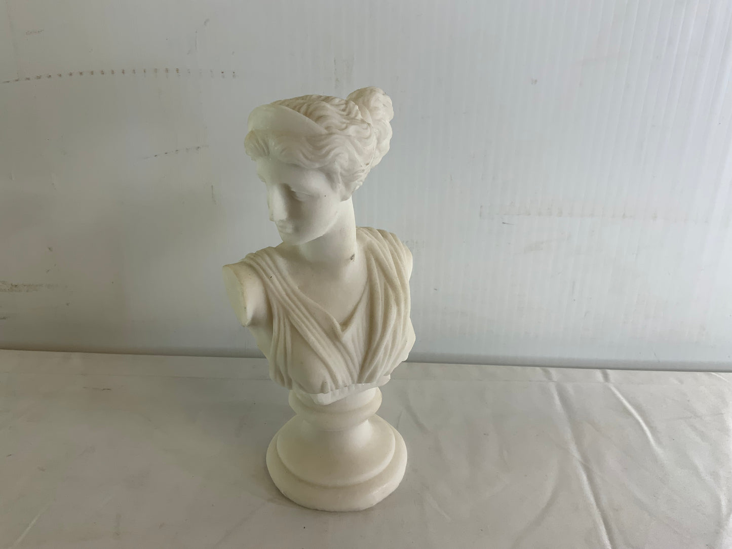 USED Figurin Statues