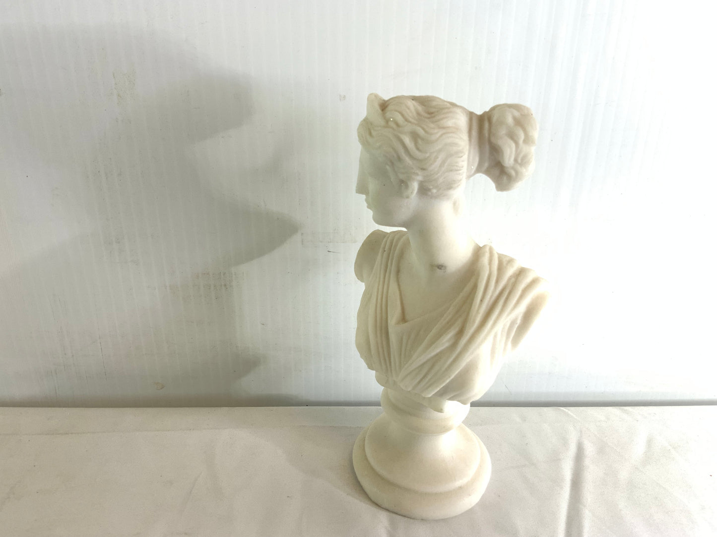 USED Figurin Statues