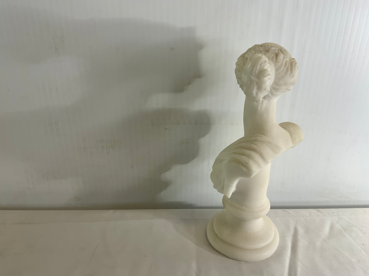 USED Figurin Statues