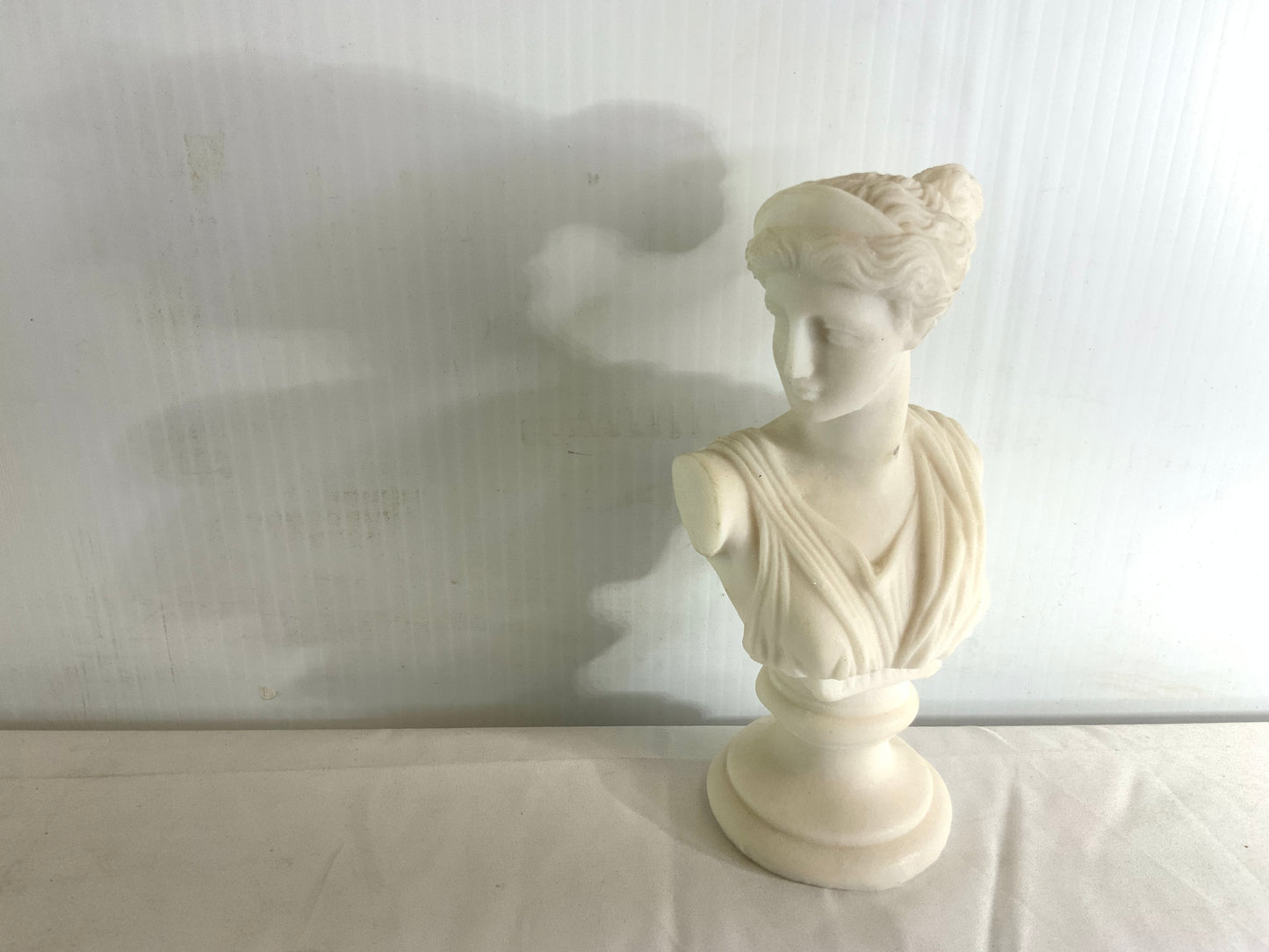 USED Figurin Statues