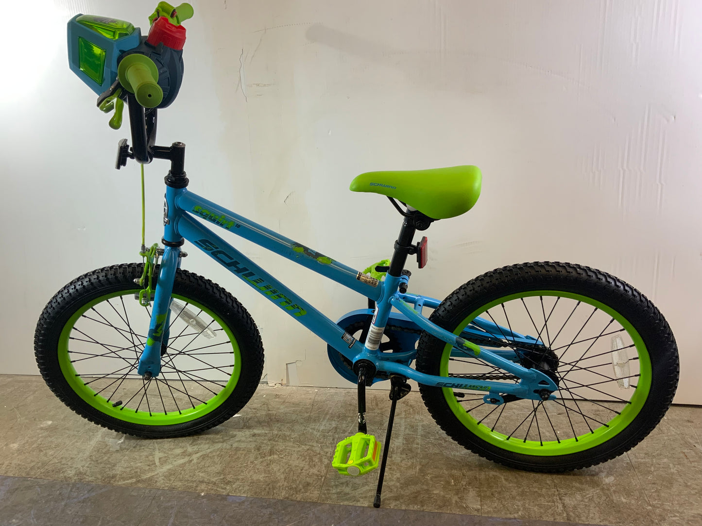 NEW Schwinn Squirt Sidewalk Bike for Kids, 18-inch Wheels, Blue and Green