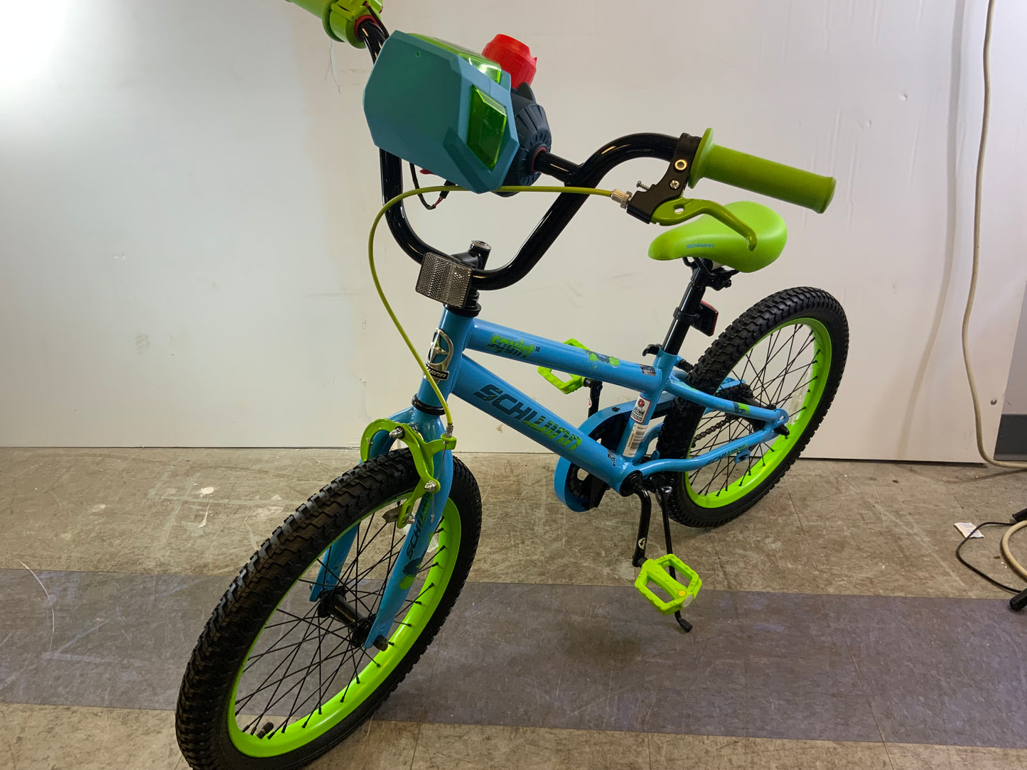 NEW Schwinn Squirt Sidewalk Bike for Kids, 18-inch Wheels, Blue and Green