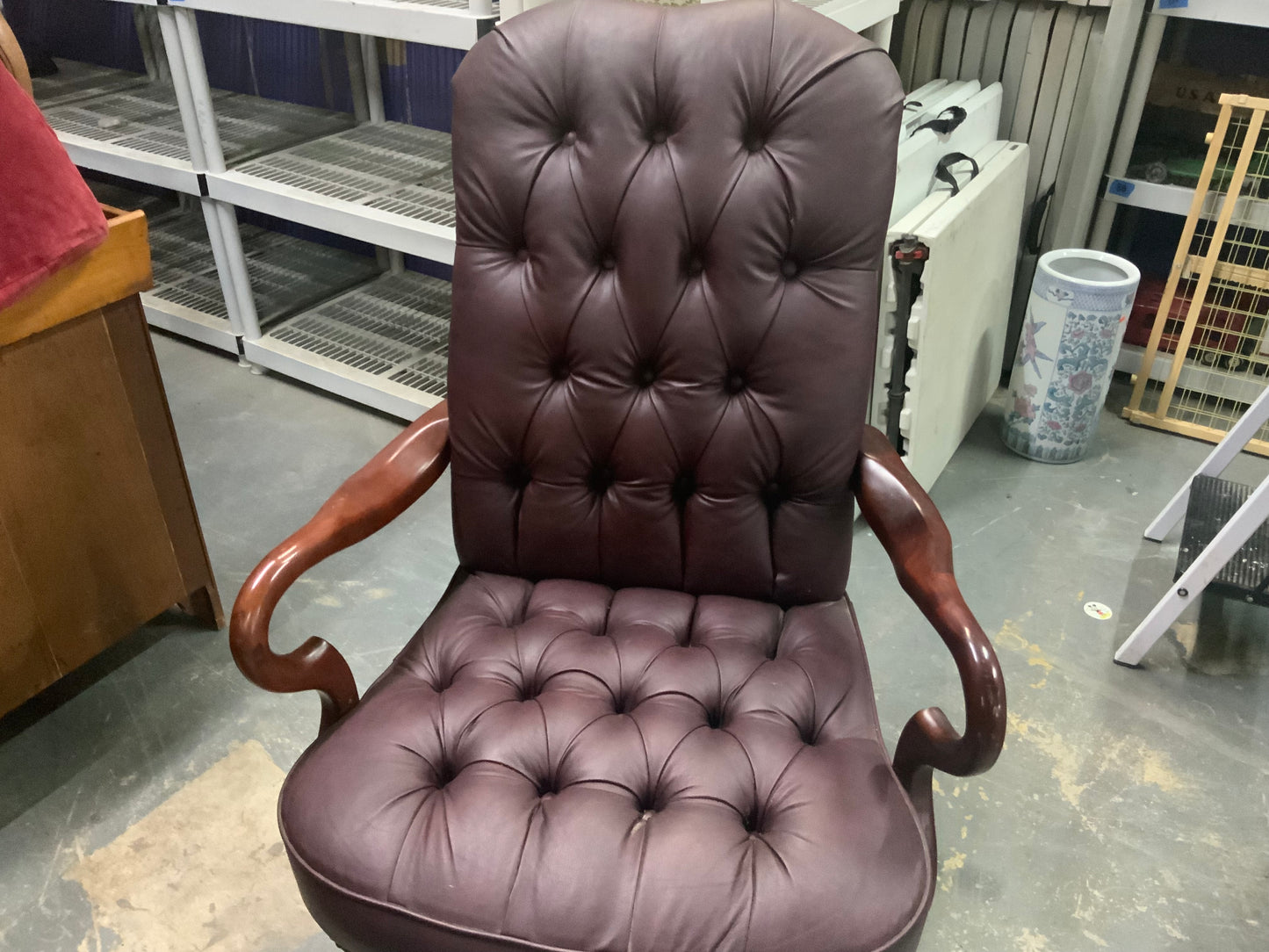 USED Executive Tufted Leather Adjustable Height Office Chair