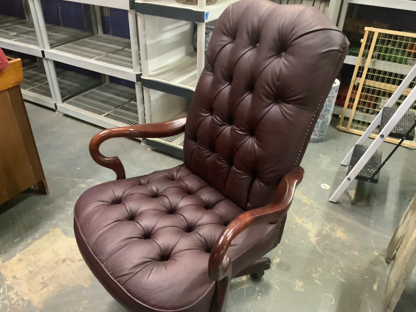 USED Executive Tufted Leather Adjustable Height Office Chair