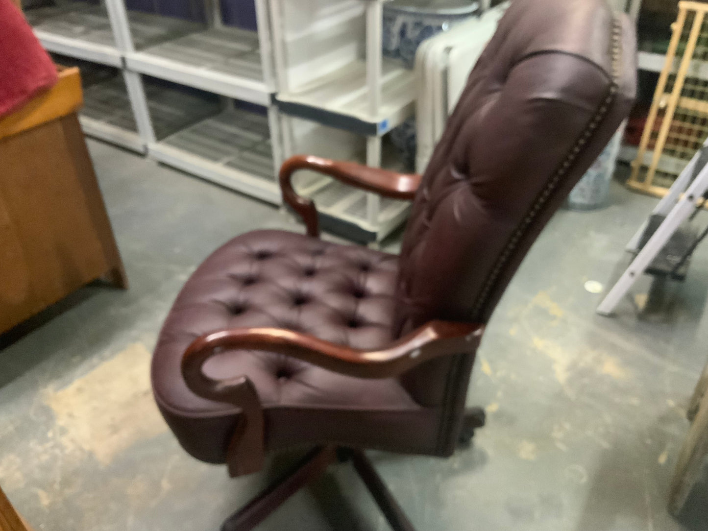 USED Executive Tufted Leather Adjustable Height Office Chair