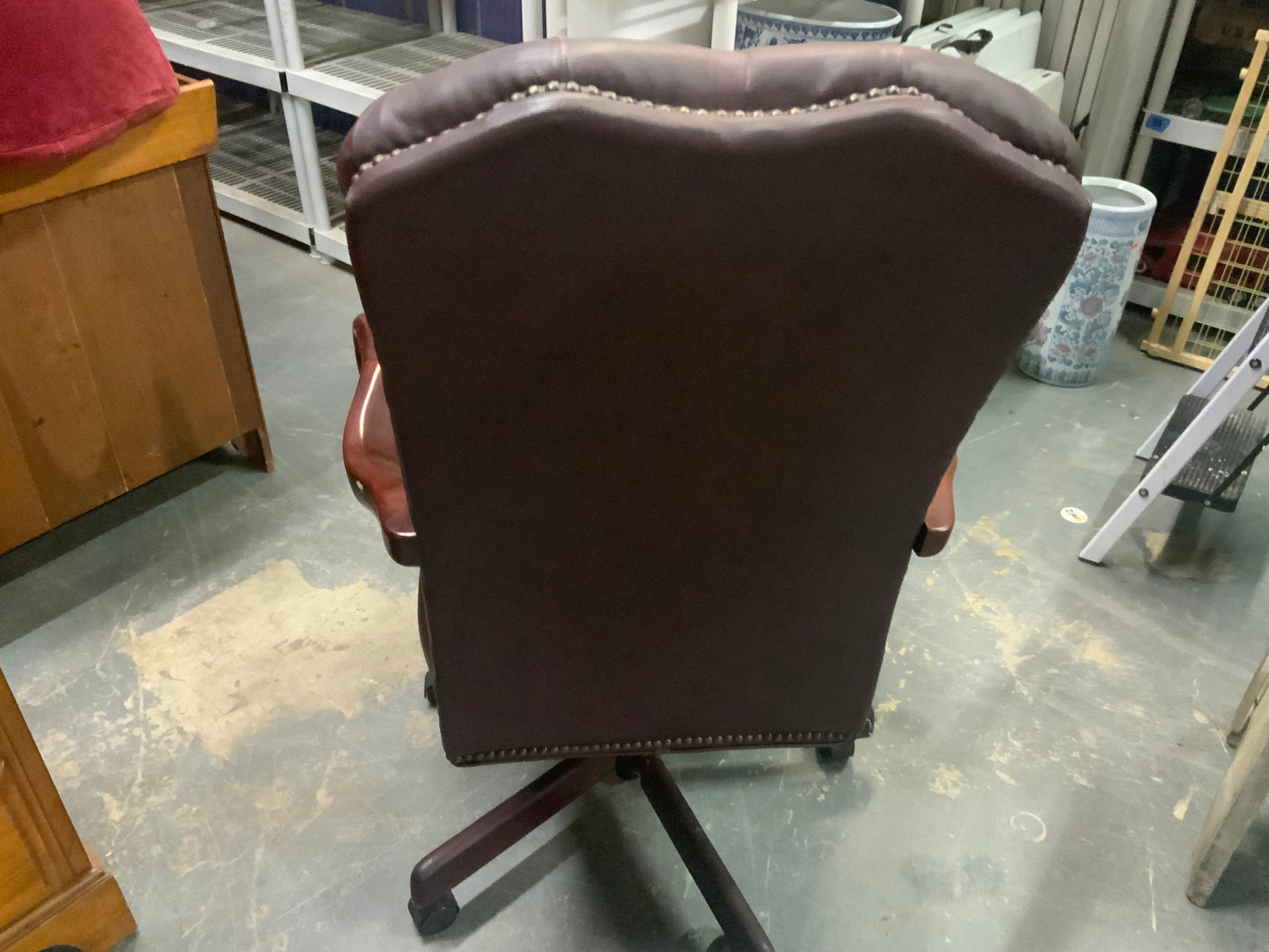 USED Executive Tufted Leather Adjustable Height Office Chair