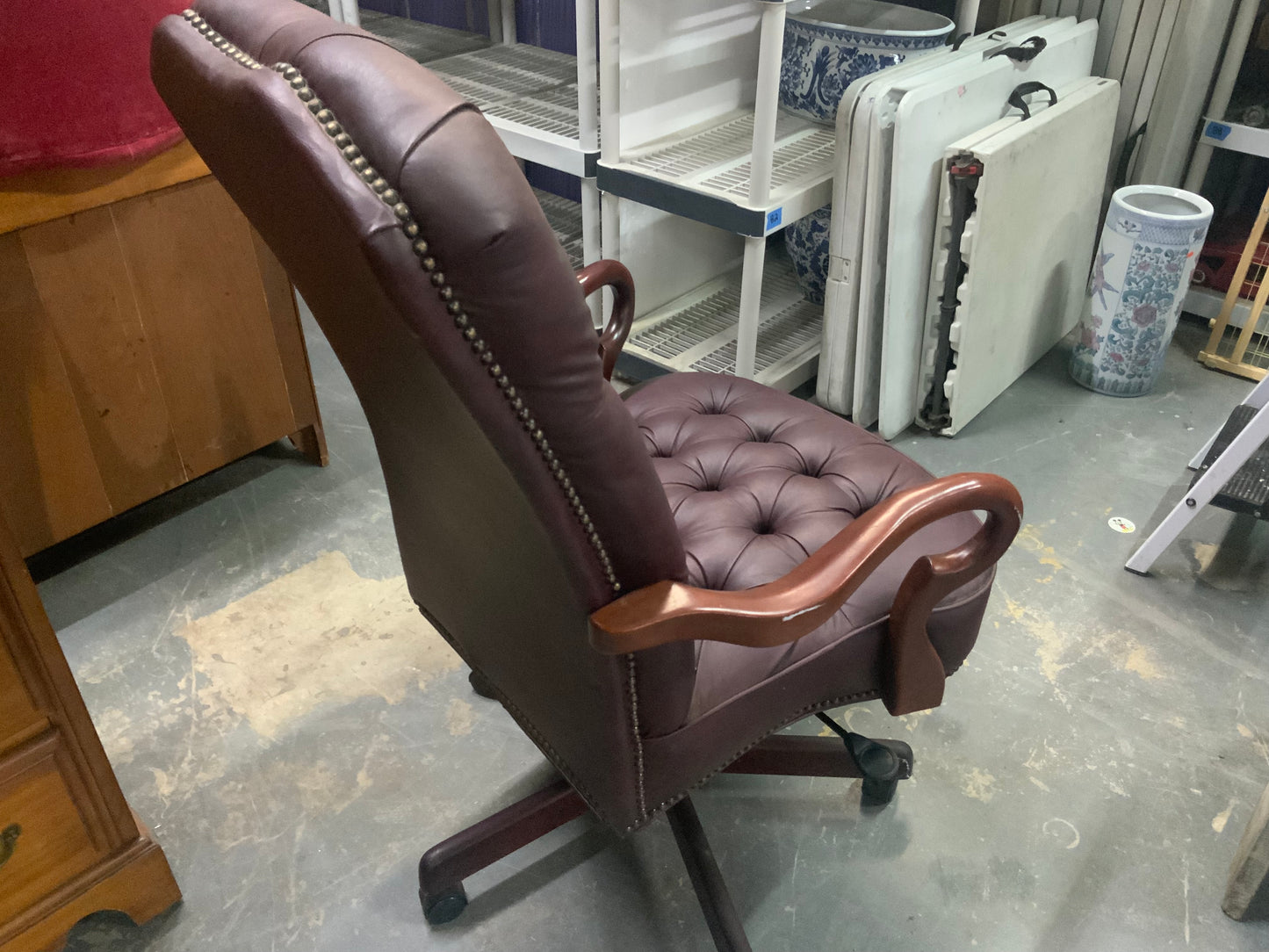 USED Executive Tufted Leather Adjustable Height Office Chair