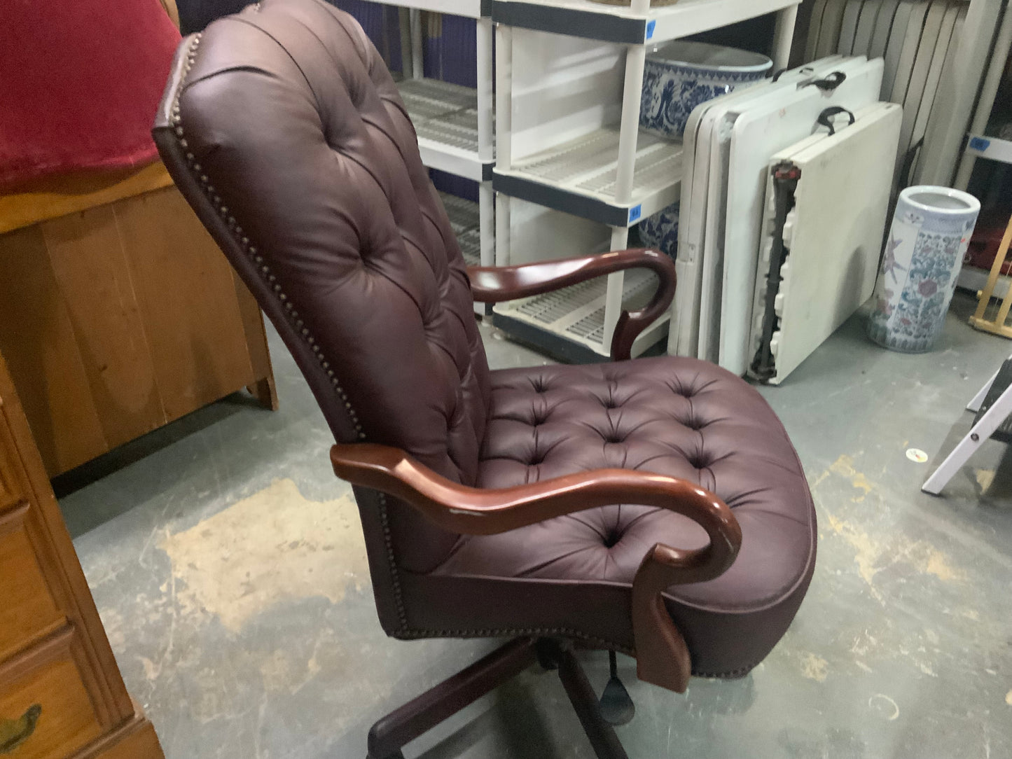 USED Executive Tufted Leather Adjustable Height Office Chair