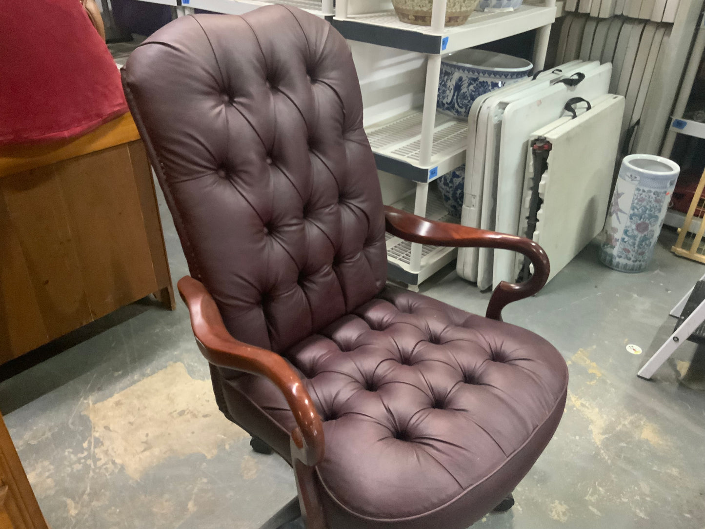 USED Executive Tufted Leather Adjustable Height Office Chair