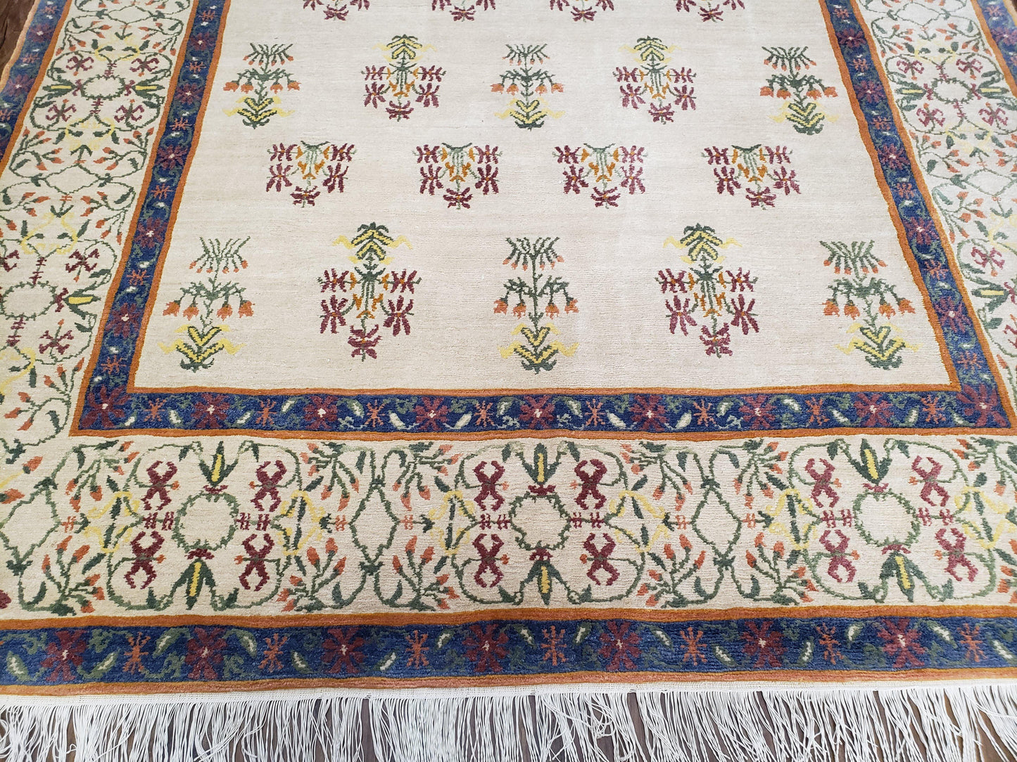 USED Tufenkian Rug 5.9 x 8.6, Tibetan Nepalese Rug, Hand Knotted, Soft Shiny Wool, Repeated Motifs, Contemporary Modern, Area Rug 6x9, Vintage
