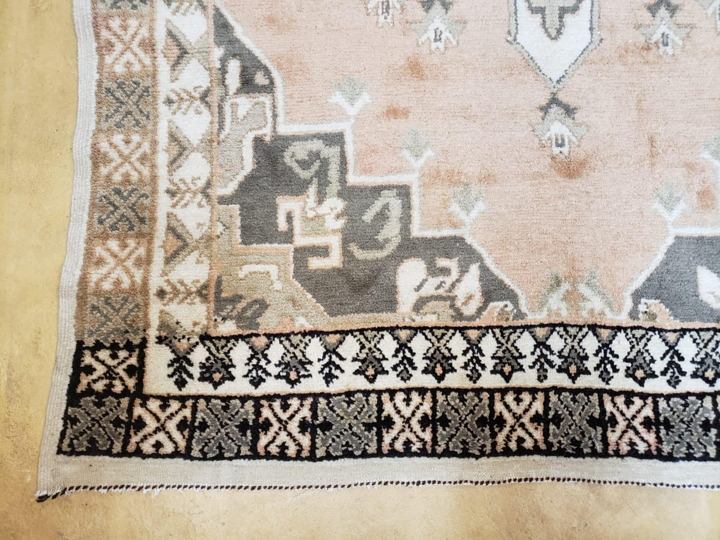 USED Antique Moroccan Rug 5x7 Tribal Carpet, Hand-Knotted Soft Wool Pile, 5 x 7 Area Rug, Berber Rug, Geometric Open Field Medallion, Pink Ivory