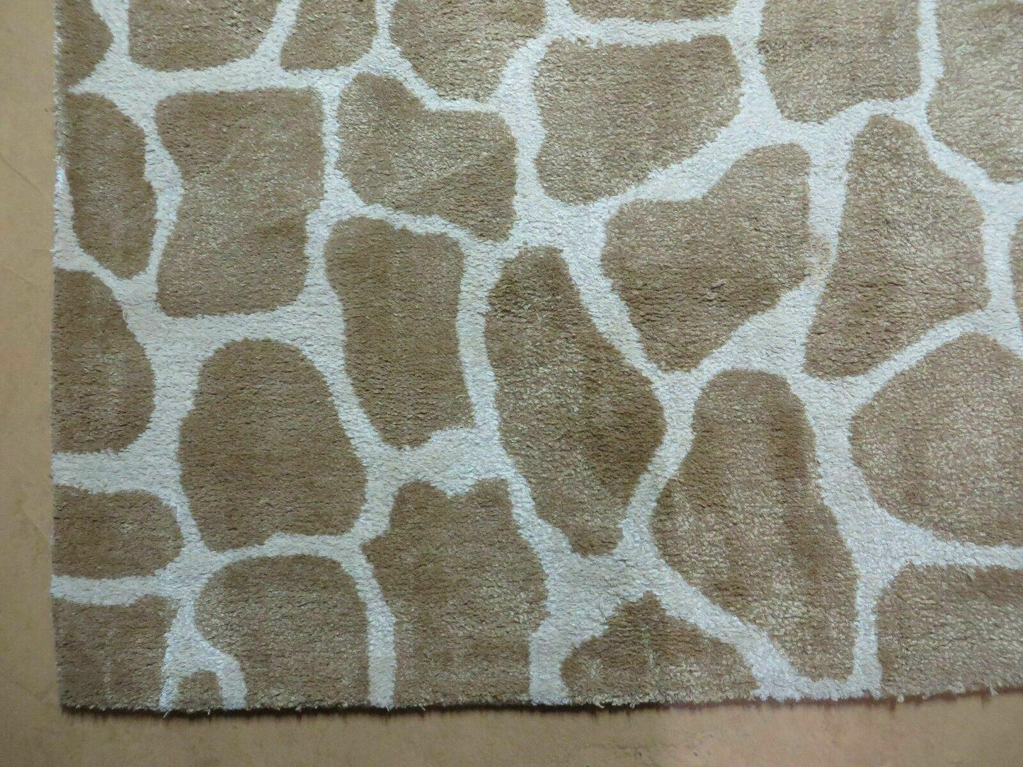 USED 6x9 Safavieh Rug