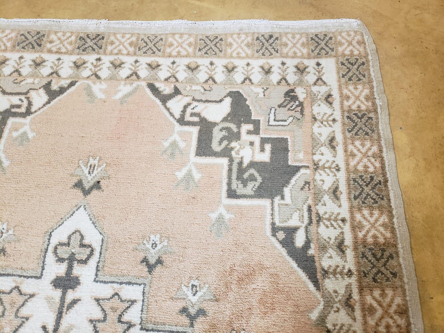 USED Antique Moroccan Rug 5x7 Tribal Carpet, Hand-Knotted Soft Wool Pile, 5 x 7 Area Rug, Berber Rug, Geometric Open Field Medallion, Pink Ivory