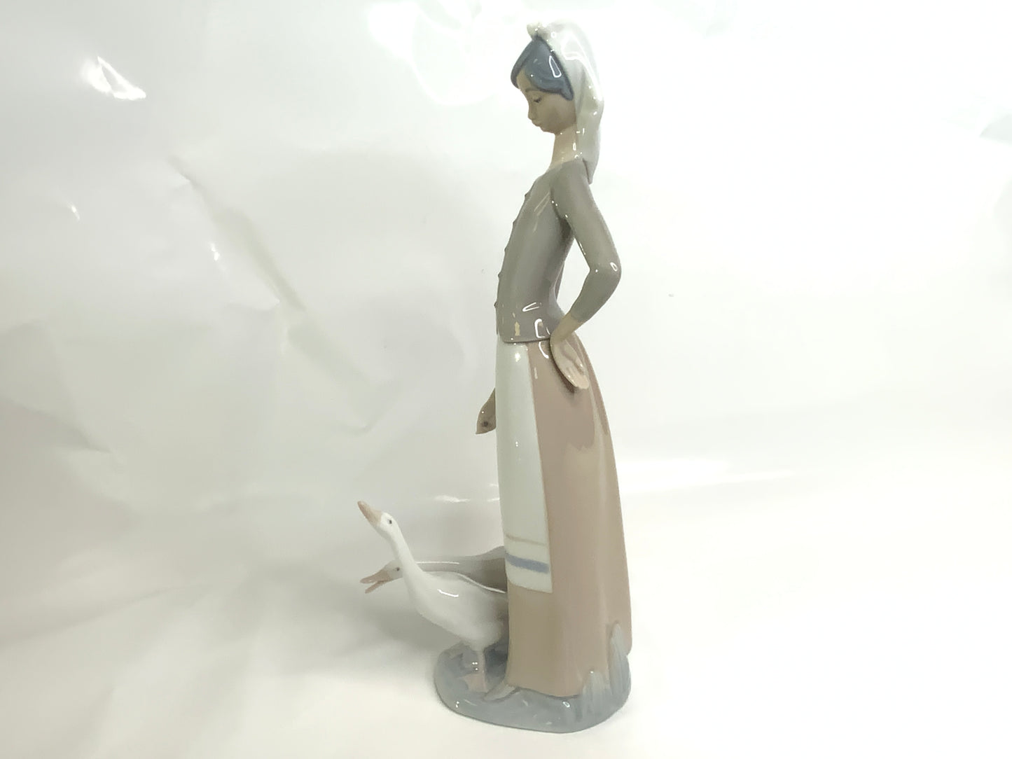 Used Girl with Geese" Lladro Porcelain Figurine, Retired 1035