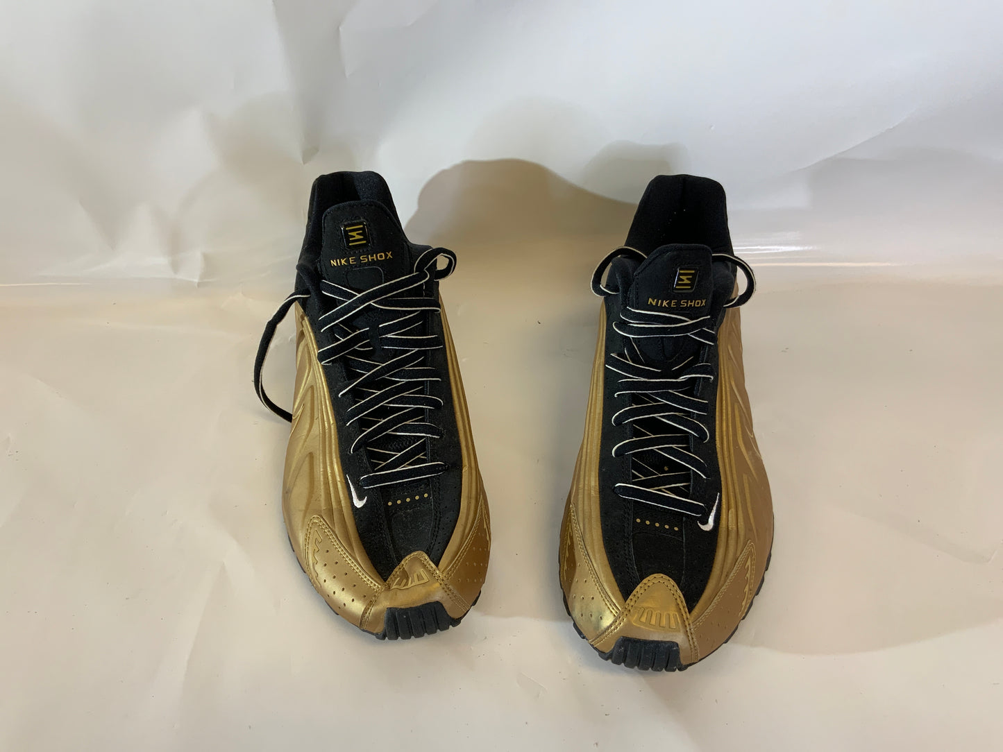 USED Nike Shox Men’s 13 R4 Black Metallic Gold Shoe Sneakers