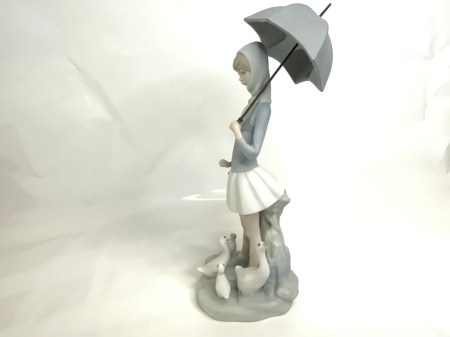 Used Lladro Girl with umbrella 4510