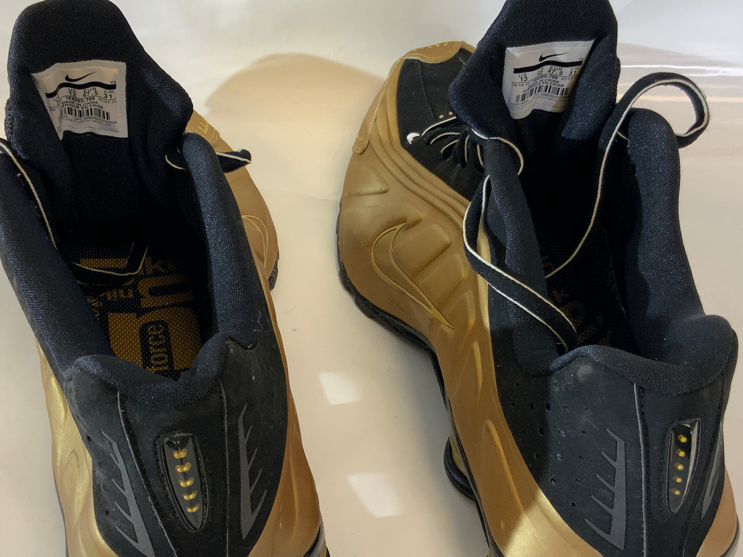 USED Nike Shox Men’s 13 R4 Black Metallic Gold Shoe Sneakers