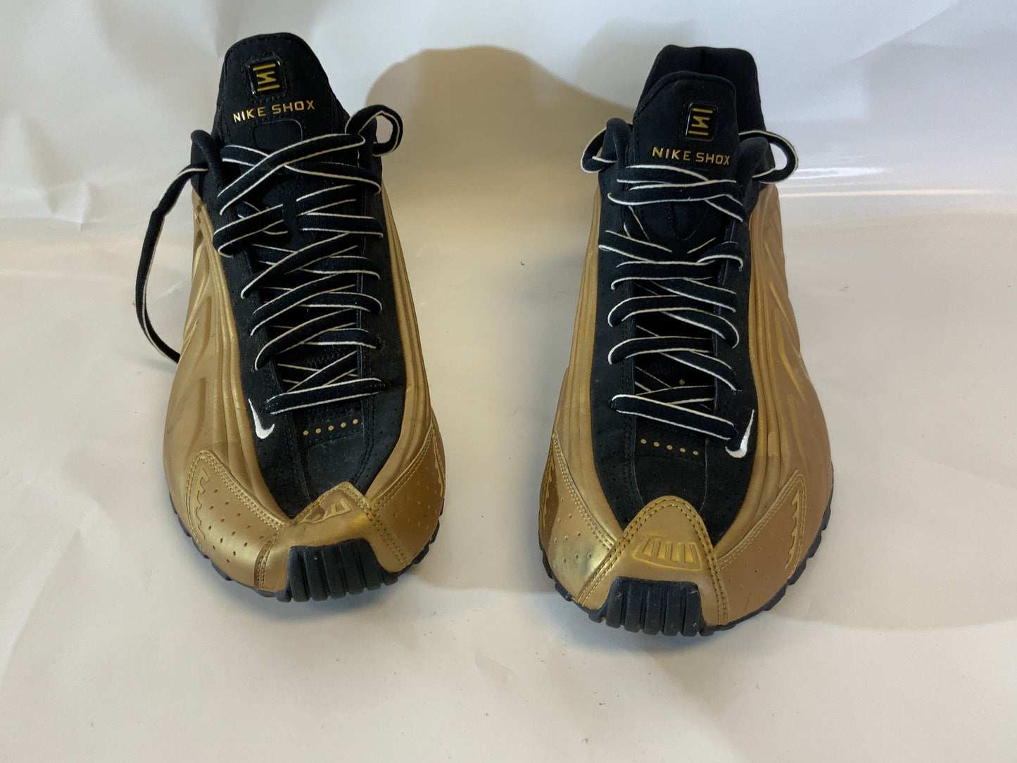 USED Nike Shox Men’s 13 R4 Black Metallic Gold Shoe Sneakers