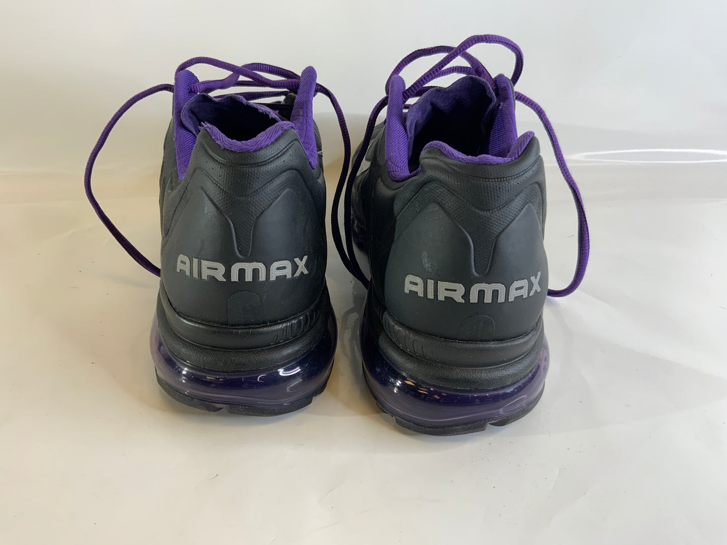 Vintage Authentic 2011 Men’s 13 Nike Air Max Black Purple Sneakers