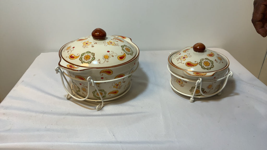 USED Temptation Paisley Cream, Orange Round Casserole With Lid Holder Plate 2.5 Qt