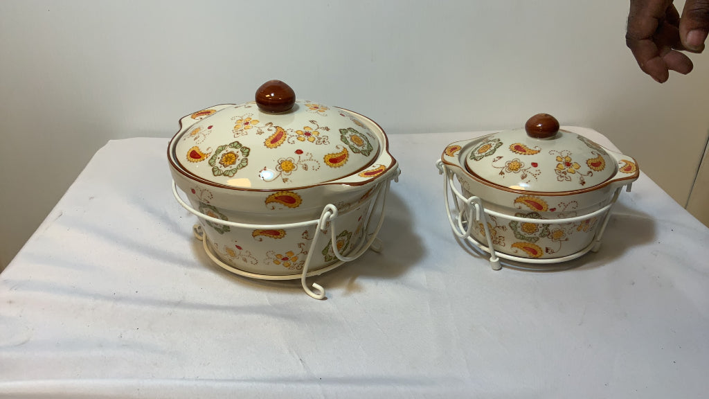 USED Temptation Paisley Cream, Orange Round Casserole With Lid Holder Plate 2.5 Qt