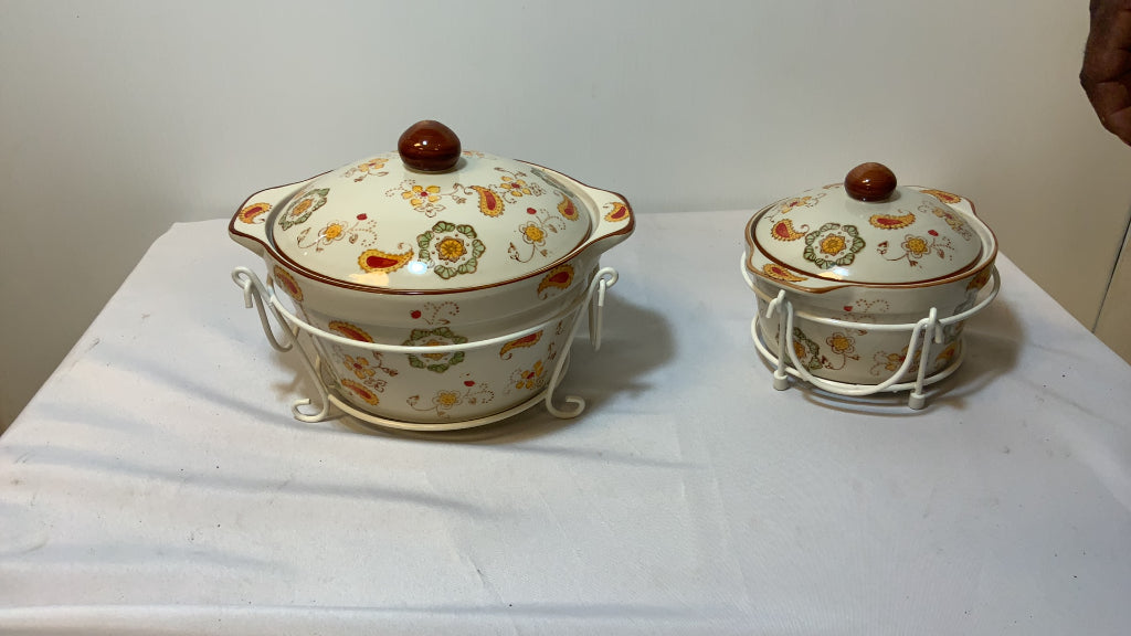 USED Temptation Paisley Cream, Orange Round Casserole With Lid Holder Plate 2.5 Qt