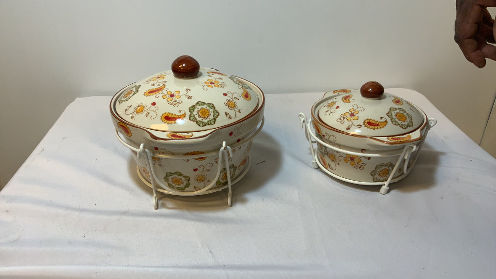 USED Temptation Paisley Cream, Orange Round Casserole With Lid Holder Plate 2.5 Qt