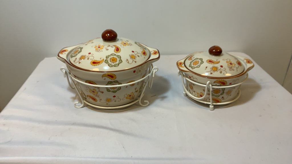 USED Temptation Paisley Cream, Orange Round Casserole With Lid Holder Plate 2.5 Qt