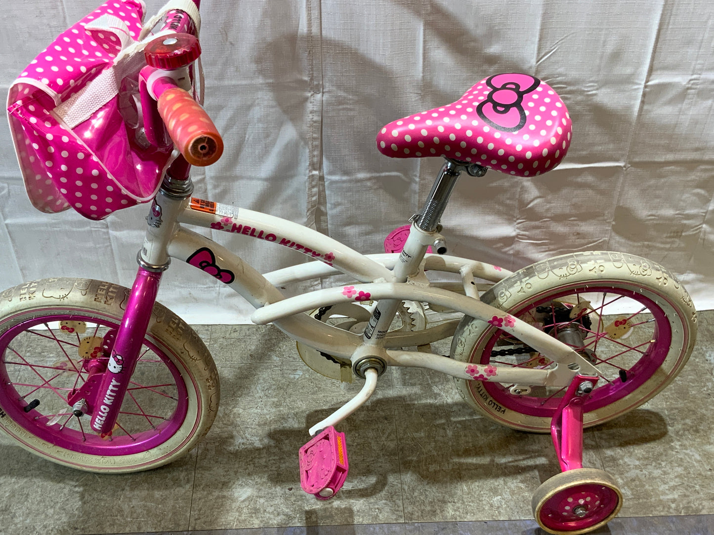 USED 16” Girl’s Hello Kitty BMX Training Wheels Bike