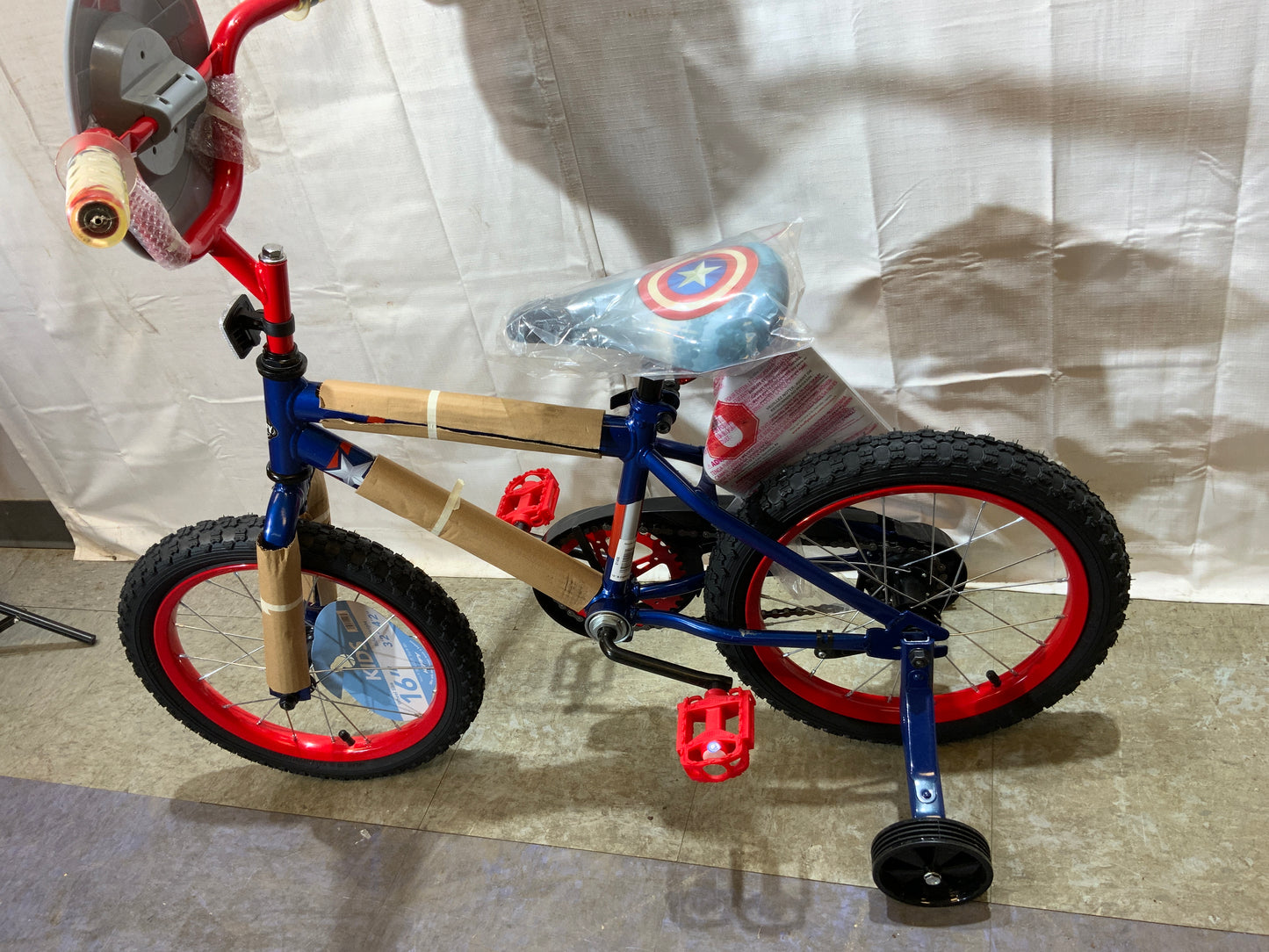 NEW 16" Boy’s Huffy Marvel Captain America BMX  Bike