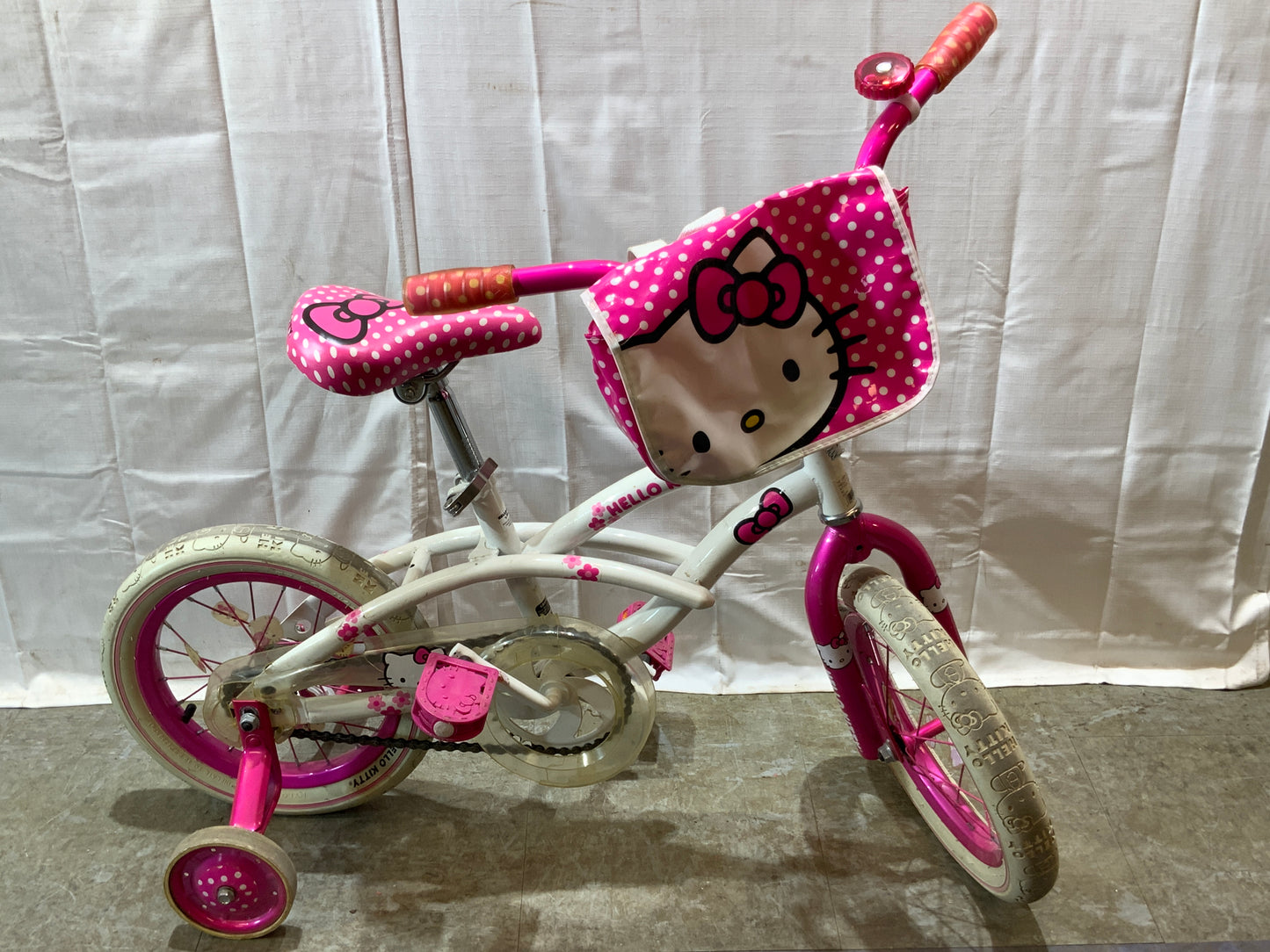 USED 16” Girl’s Hello Kitty BMX Training Wheels Bike