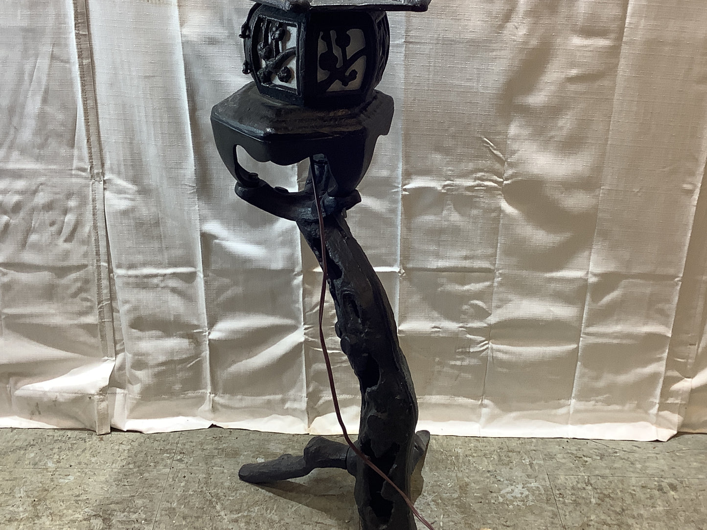 USED Vintage Unique Indoor Outdoor Cast Iron Metal Lighting Post Lamp