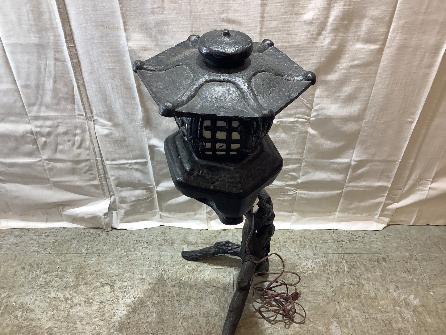 USED Vintage Unique Indoor Outdoor Cast Iron Metal Lighting Post Lamp