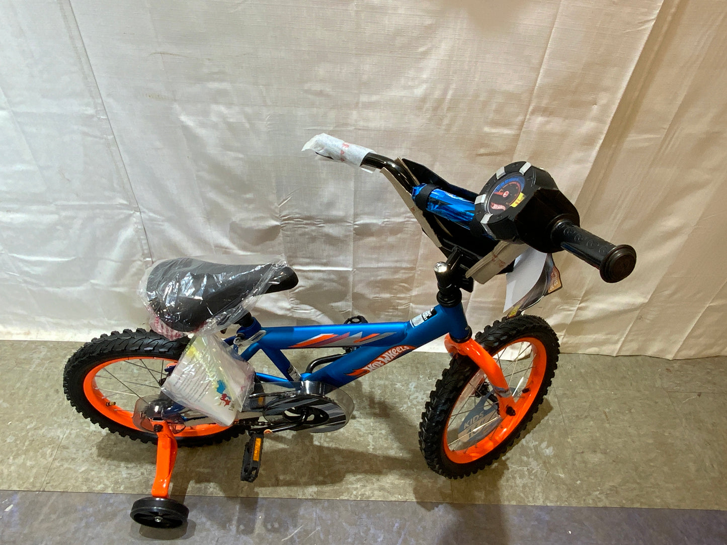 NEW Kids 16” Hot Wheel Turbo Revvin Rev Grip Training Wheels BMX Bike