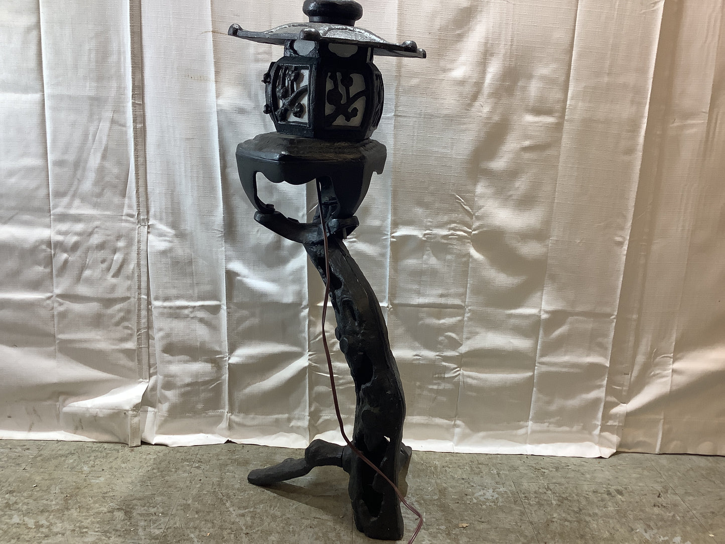 USED Vintage Unique Indoor Outdoor Cast Iron Metal Lighting Post Lamp